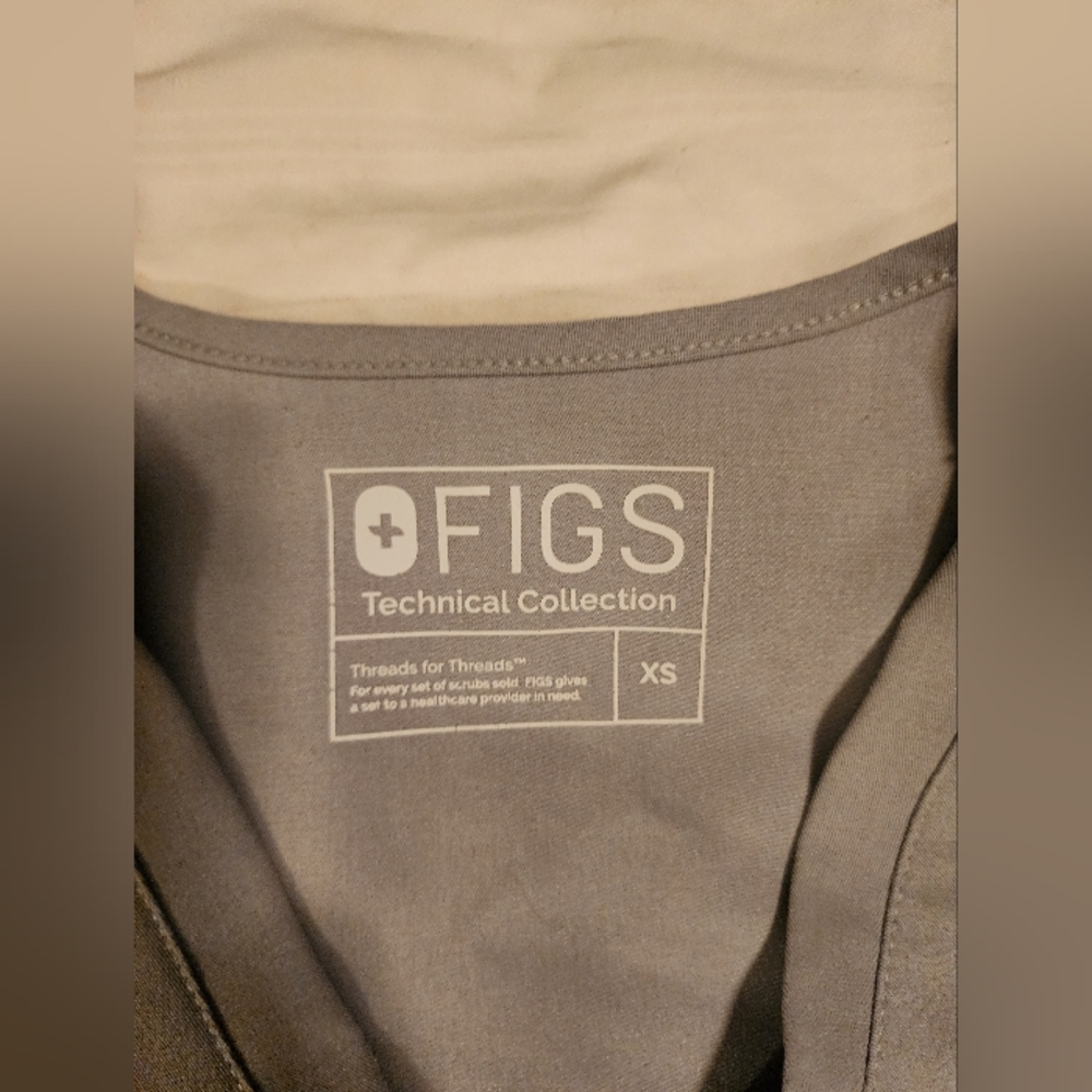 Figs xs grey top